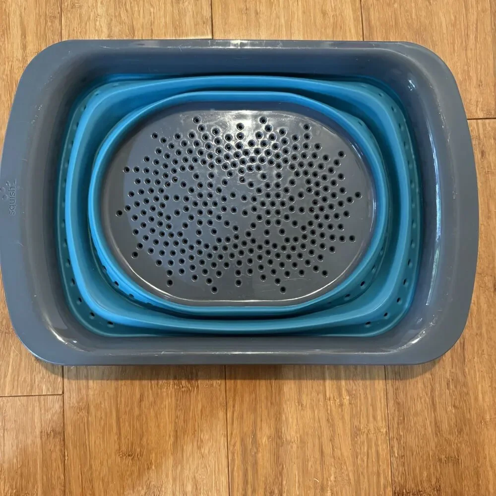 Blue and Gray Expandable and Collapsable Colander